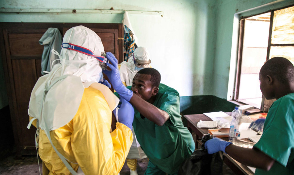 Gydytojai ruošiasi lankyti Ebolos virusu užsikrėtusius asmenis
