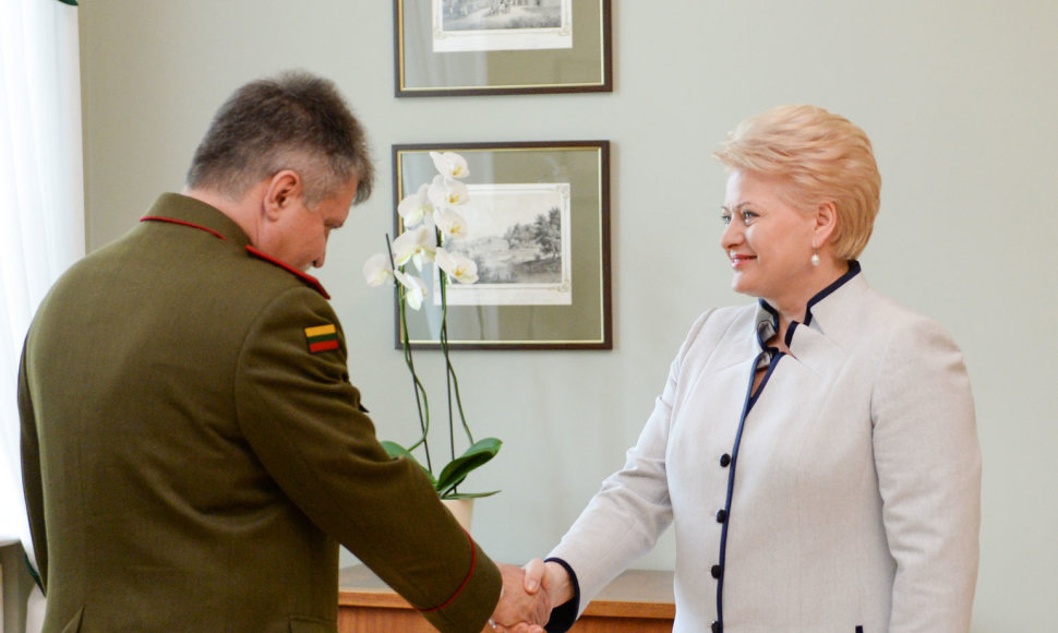 Dalia Grybauskaitė susitiko su kandidatu į Lietuvos kariuomenės vadus Generolu majoru Jonu Vytautu Žuku.