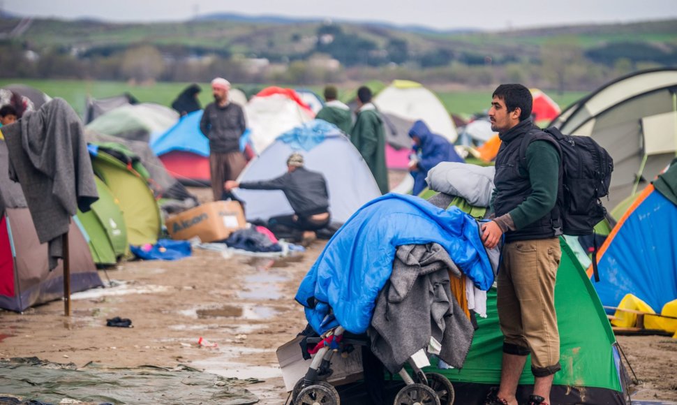 Pabėgėliai ir migrantai stovykloje Idomenyje