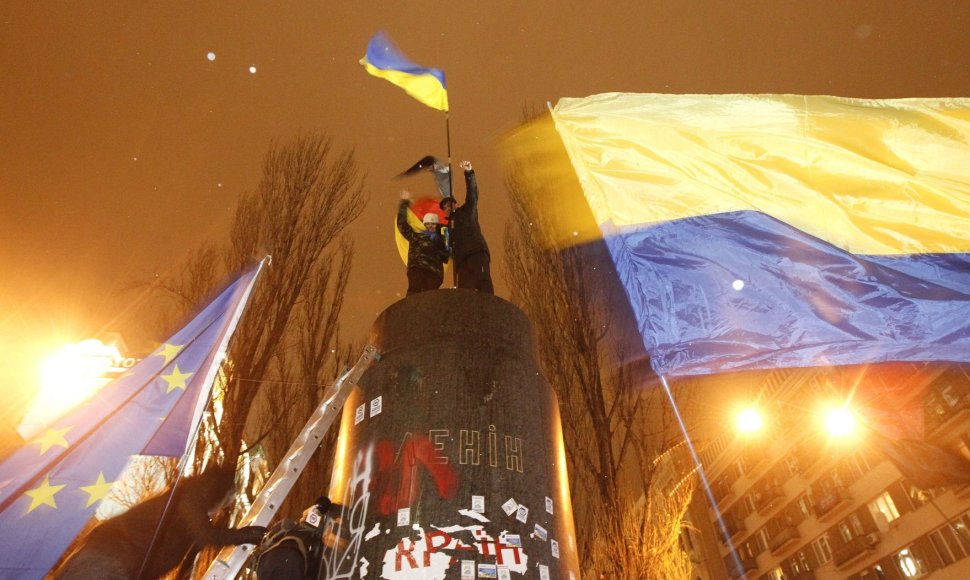 Kijeve nuverstas Lenino paminklas