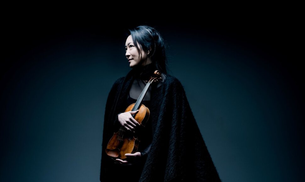 Akiko Suwanai 