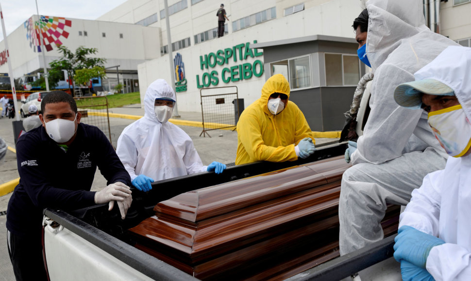 Ekvadore laidojamos koronaviruso aukos