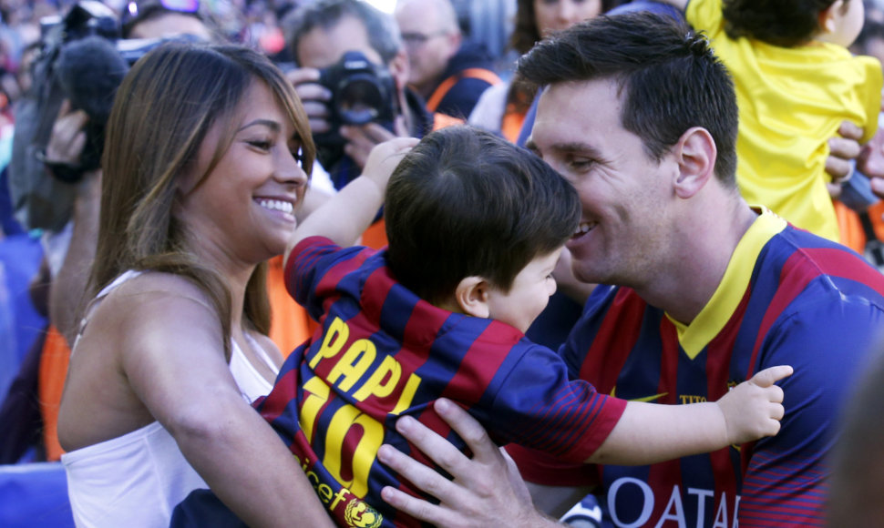 Lionelis Messi su sūnumi ir partnere Antonella Roccuzzo