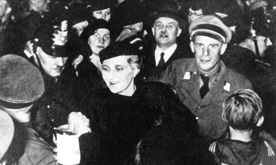Magda Goebbels, 1933 m.