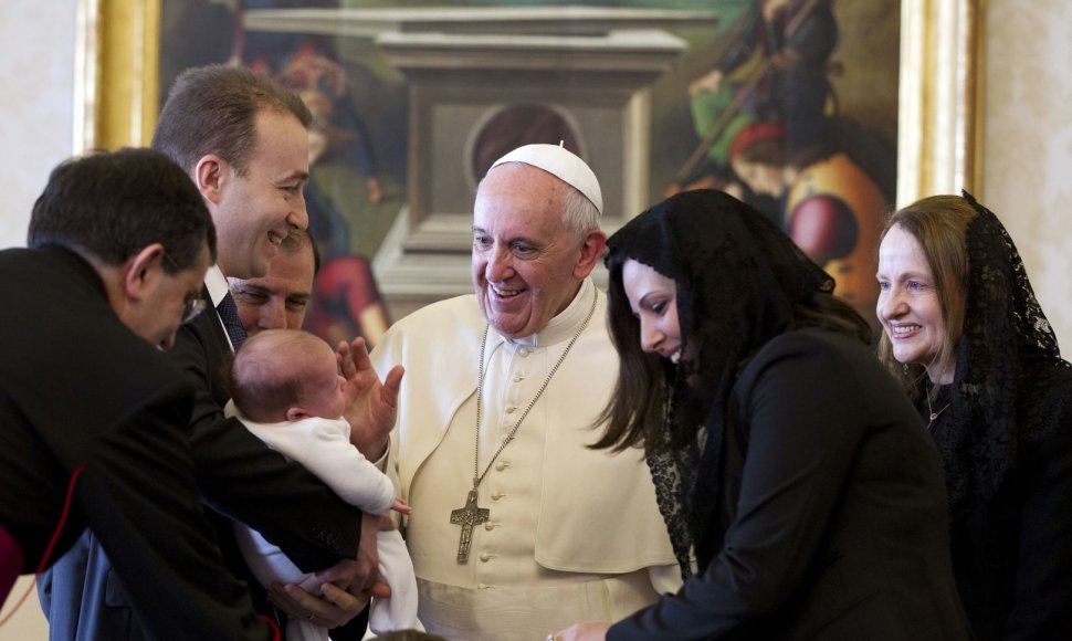 Popiežius Pranciškus su maltos prezidento šeima