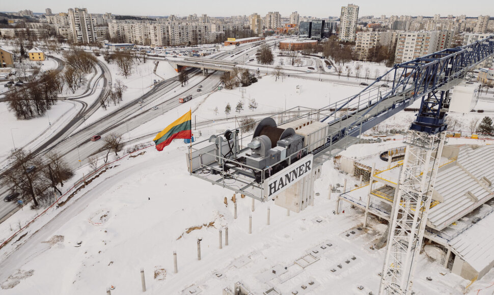 Nacionaliniame stadione iškelta trispalvė