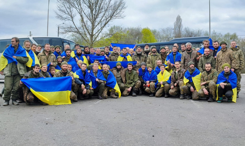 Per stačiatikių Velykas namo sugrįžo dešimtys rusų nelaisvėje laikytų ukrainiečių