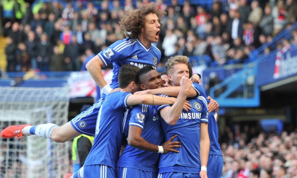 „Chelsea“ futbolininkai švenčia