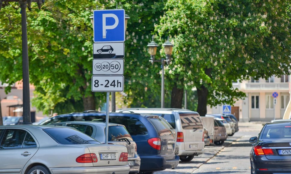 Pakeistas mokamas parkavimas Kauno Rotušės aikštėje