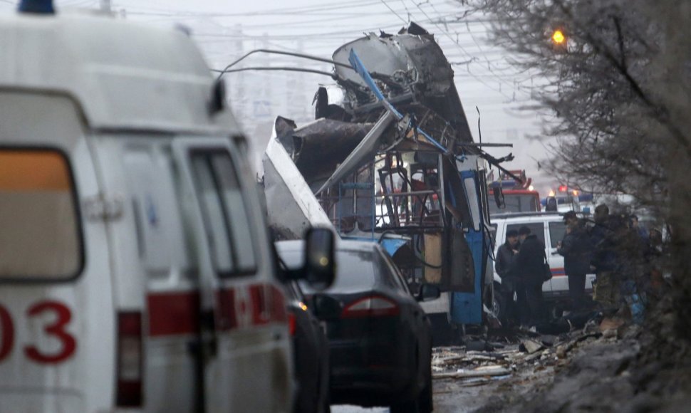Galingo sprogimo suniokotas troleibusas Volgograde