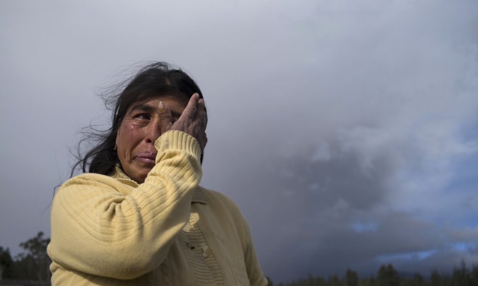 Maria Rosa Mendoza yra priversta evakuotis iš savo namų ugnikalnio papėdėje