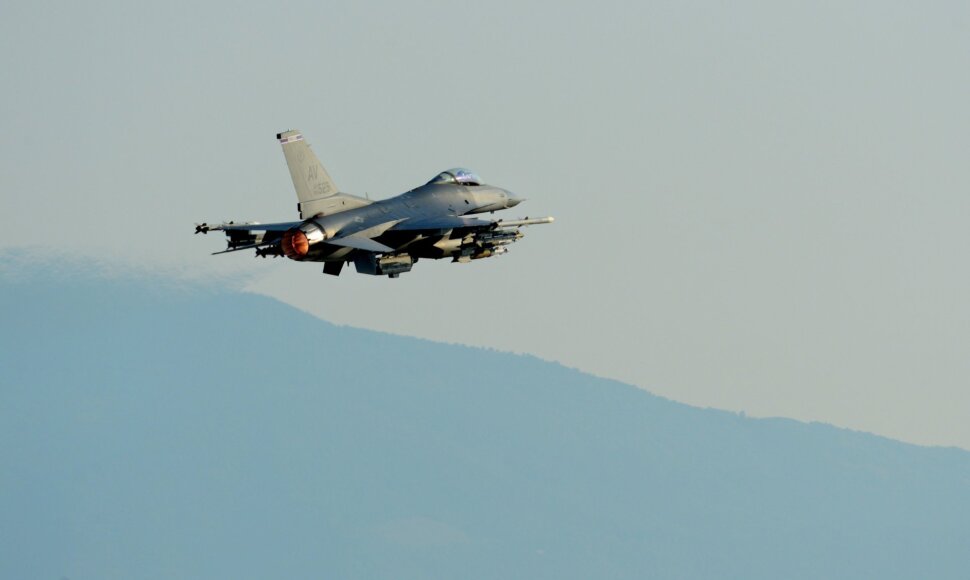 JAV naikintuvus F-16