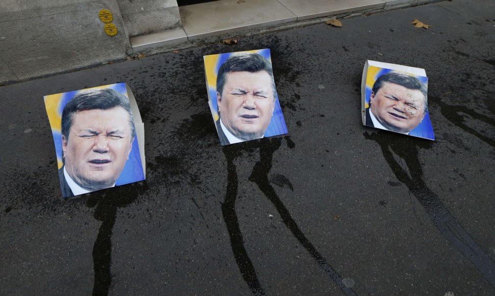 Išniekintos V.Janukovyčiaus nuotraukos
