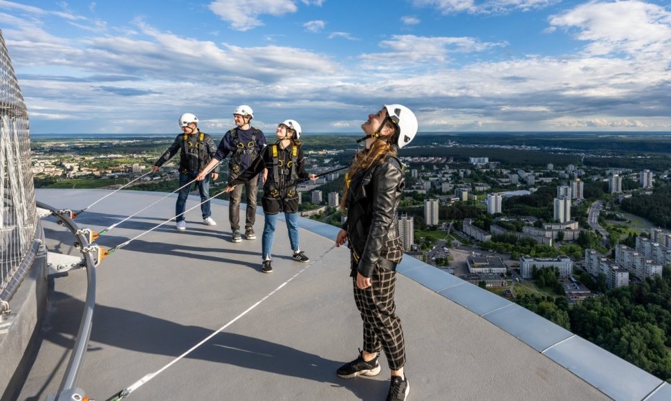 Pasivaikščiojimas Vilniaus TV bokšto apžvalgos terasos pakraščiu 170 m aukštyje