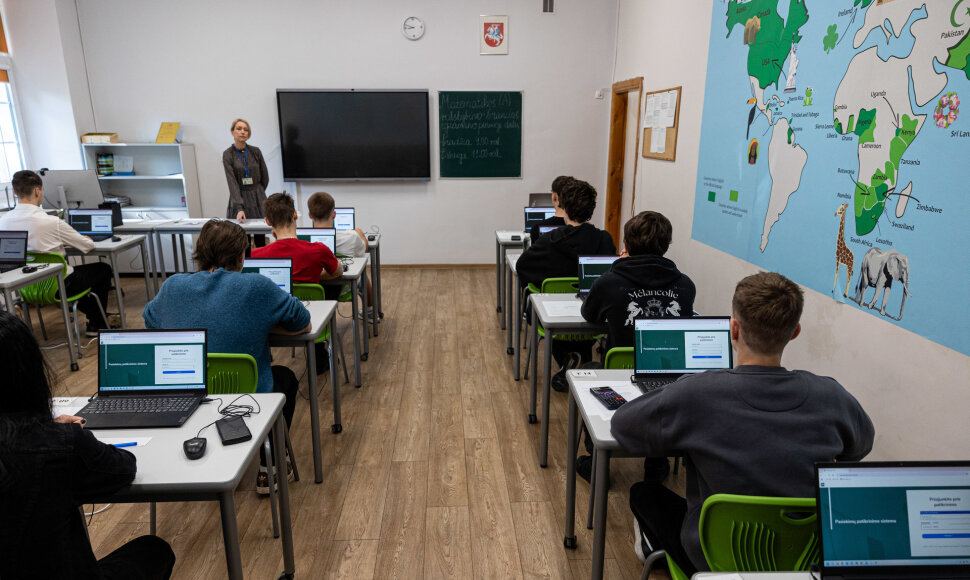 11-okai laiko matematikos egzaminą