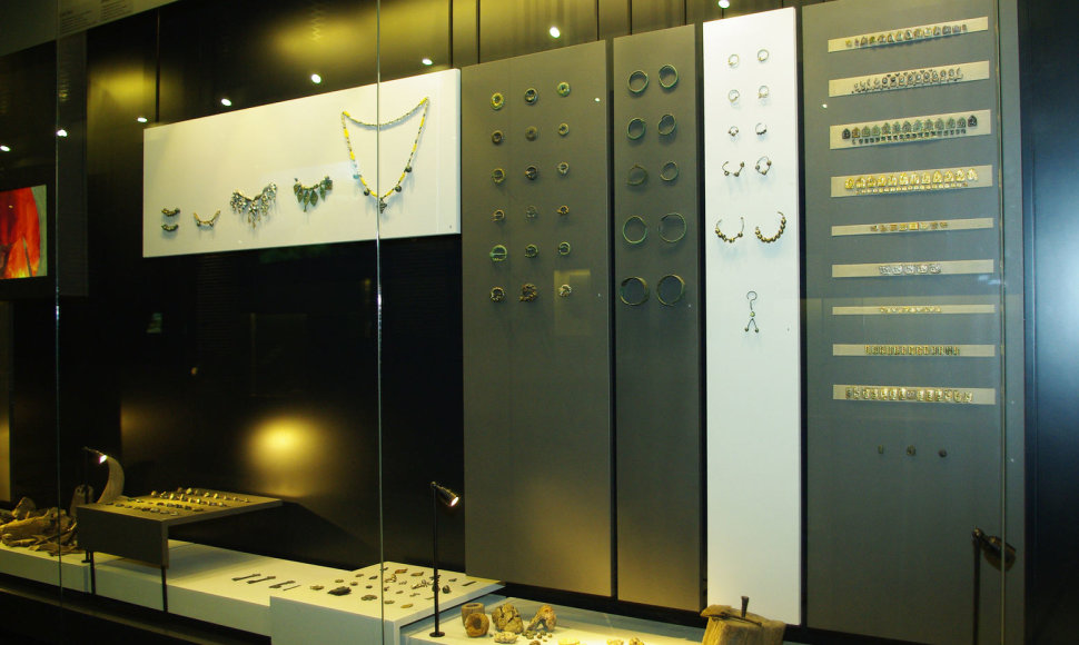 Kernavės muziejuje eksponuojama juvelyrika