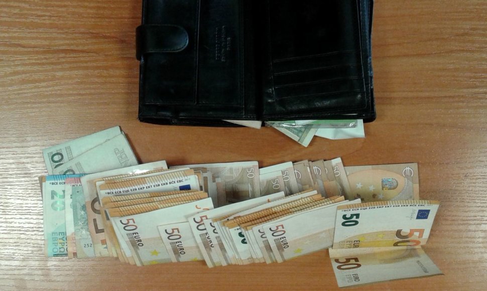 Kėdainių policijos pareigūnams sulaikytasis pasiūlė 15 tūkst. eurų kyšį