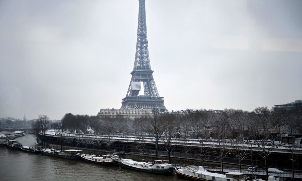 Gausus sniegas Paryžiuje