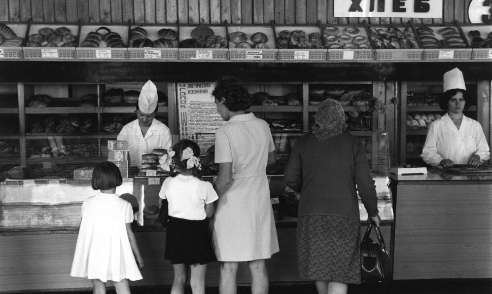 Duonos parduotuvė Novosibirske, Rusijoje (1964 m.)