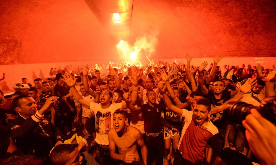 Alžyriečiai švenčia savo rinktinės patekimą į aštunfinalį