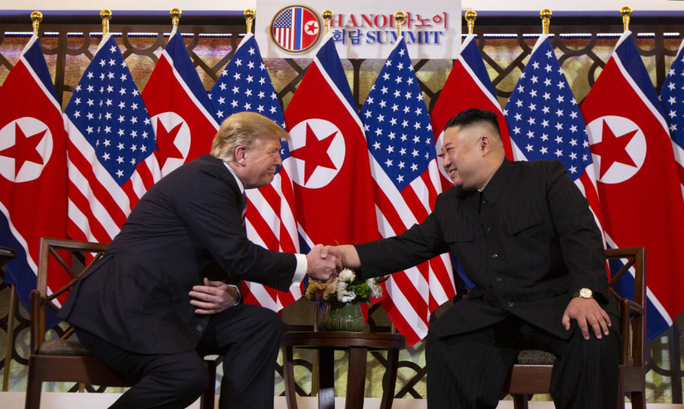 D.Trumpo ir Kim Jong Uno susitikimas Vietname