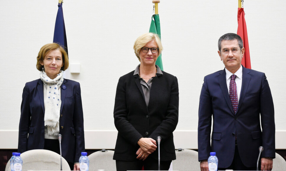 Prancūzijos gynybos ministrė Florence Parly, Italijos gynybos ministrė Roberta Pinotti ir Turkijos gynybos ministras Nurettinas Canikli