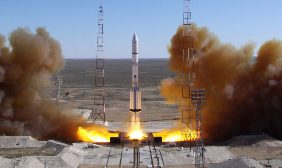 Rusijos raketa „Proton“ nesėkmingai mėgino pakelti palydovą - iškart po pakėlimo raketa nukrito žemyn
