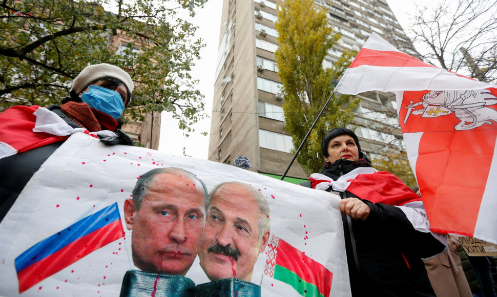 Protestuotojai prie Baltarusijos ambasados Kijeve, Ukrainoje