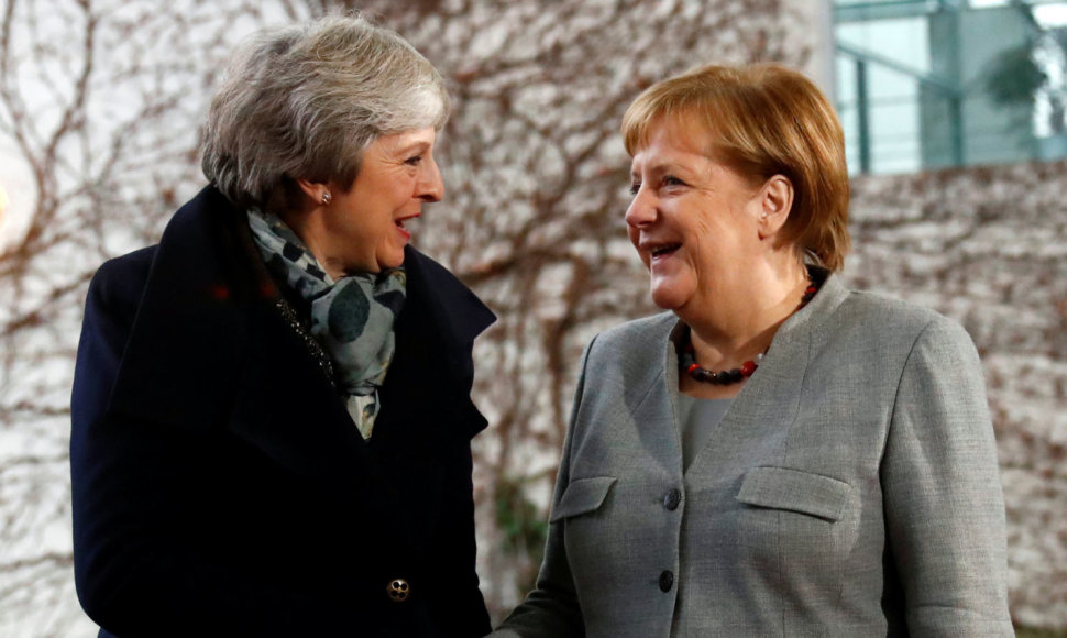 Theresa May ir Angela Merkel