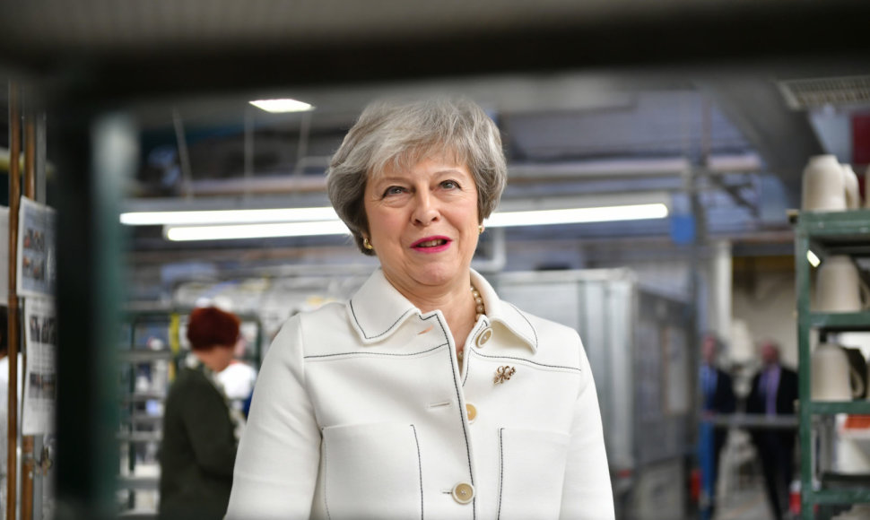 Theresa May Stoko prie Trento mieste