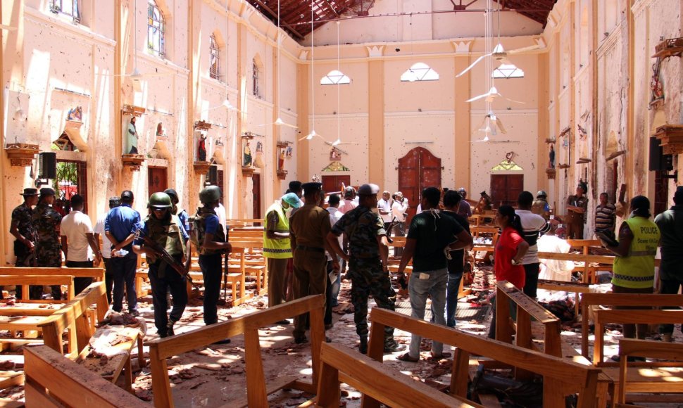 Šri Lankos bažnyčiose ir viešbučiuose nugriaudėjo sprogimai