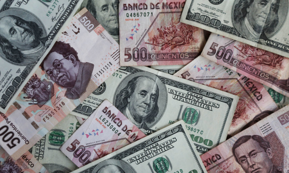 Meksikos pesai ir JAV doleriai