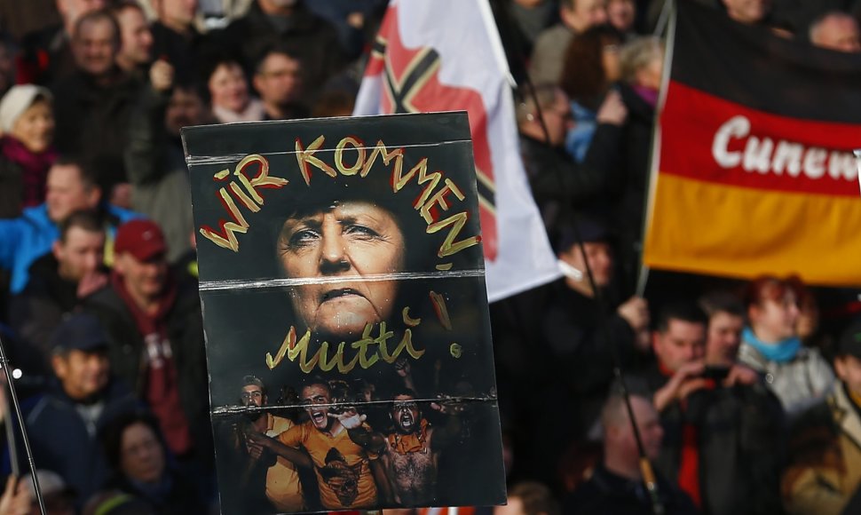 Europoje surengti prieš pabėgėlius nukreipti protestai