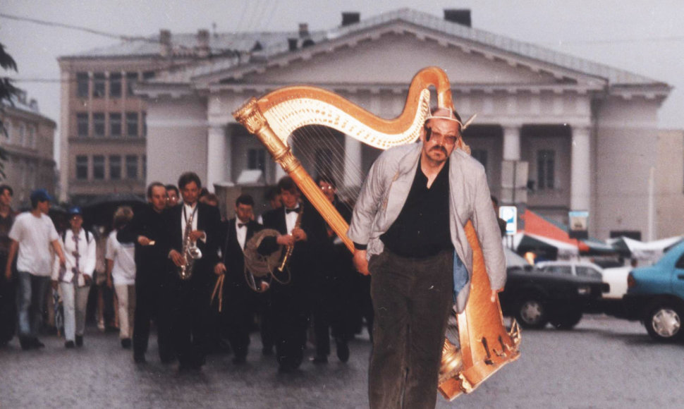 Algirdas Martinaitis 1998 m. akcijoje po „Pietos“ atlikimo