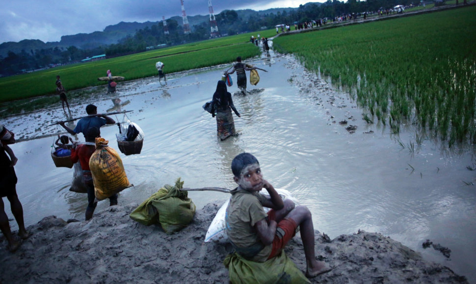 20 tūkst. rohinjų susirinko prie Mianmaro pasienio su Bangladešu