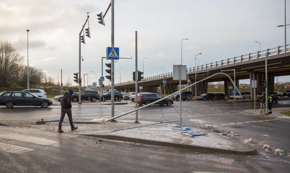 Vakarinis aplinkkelis virto čiuožykla