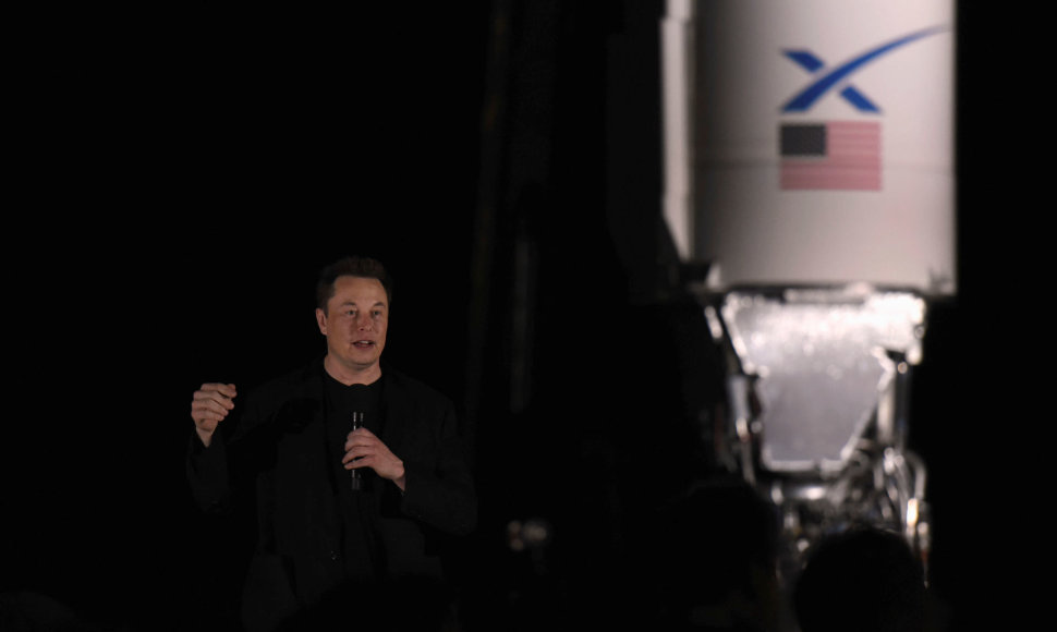 „SpaceX“ pristatė skrydžiams į Marsą skirtą erdvėlaivį „Starship“