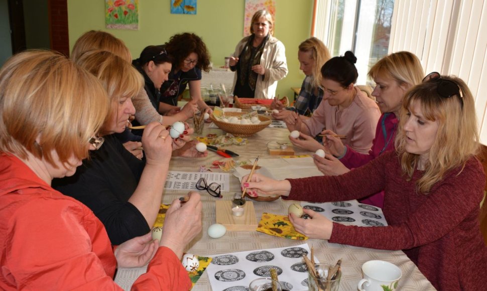 Marcinkonių bendruomenė organizavo kiaušinių marginimo mokymus