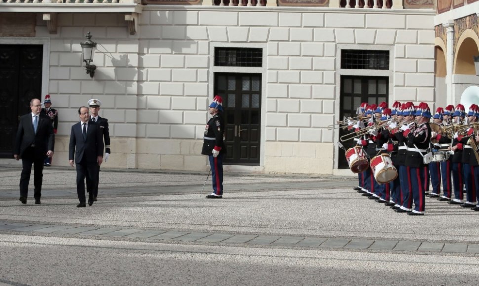 Apžiūrima Monako garbės sargyba Prancūzijos prezidento vizito metu