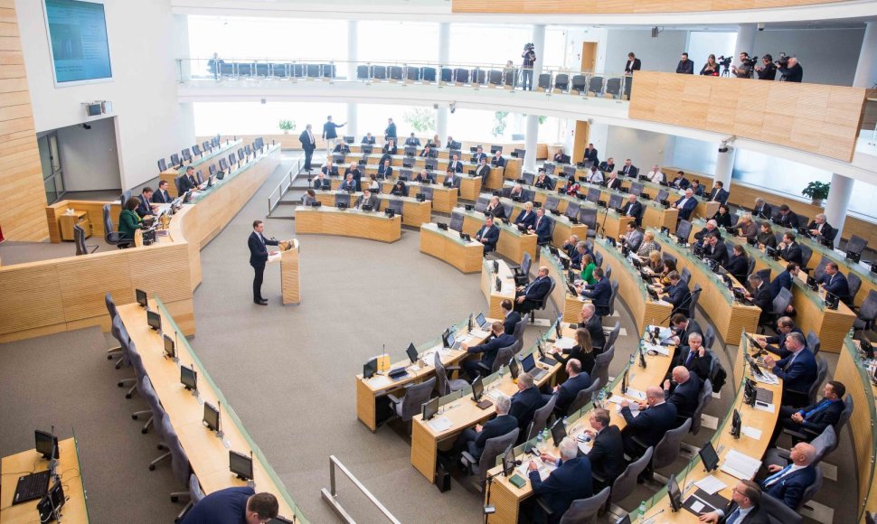 Parlamente pateikta idėja birželį Seimą rinkti iš naujo