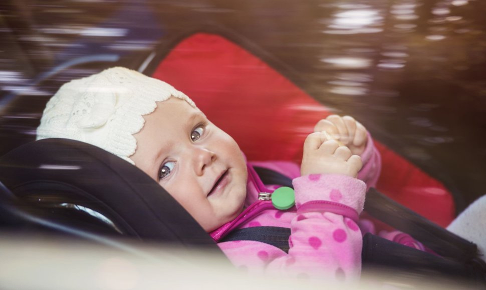 Kūdikis automobilyje