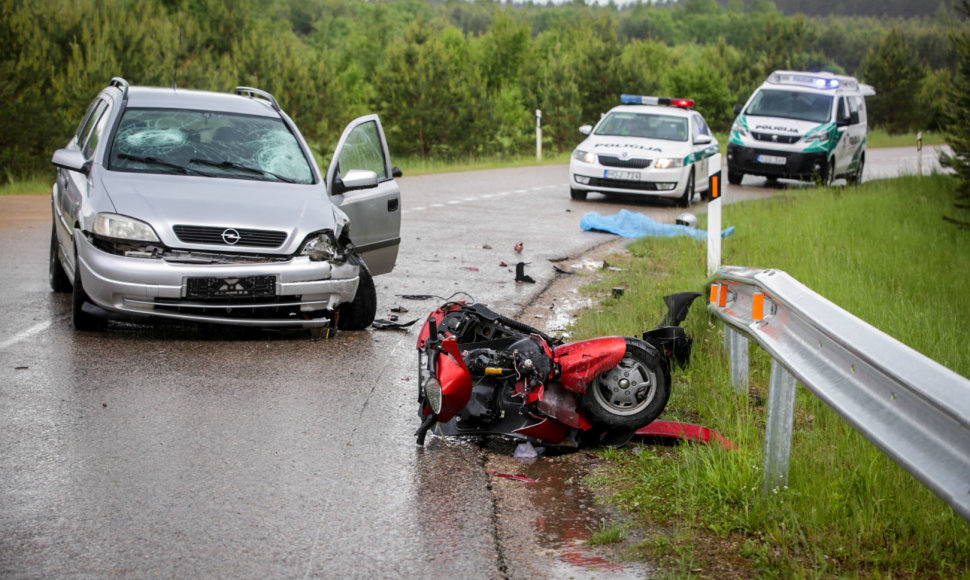 Vilniaus rajone avarijoje žuvo motorolerio vairuotojas