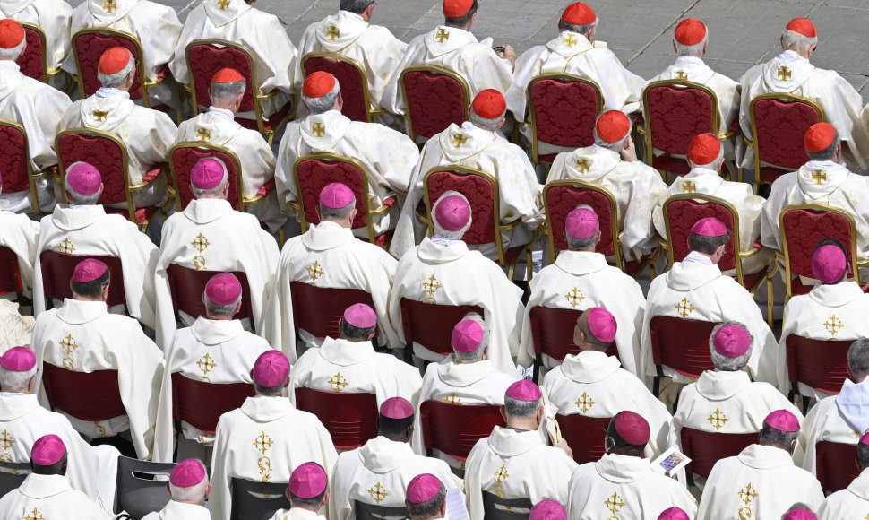 Kardinolai ir vyskupai