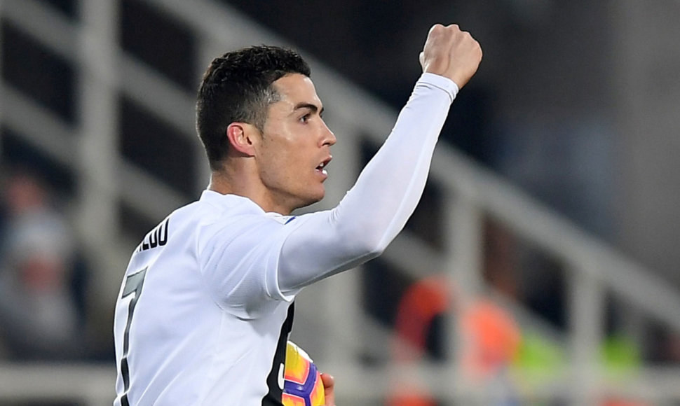 Cristiano Ronaldo švenčia įvartį Bergame.