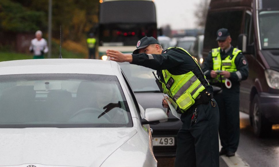 Vilniaus policija gaudė A juostą užimančius automobilių vairuotojus