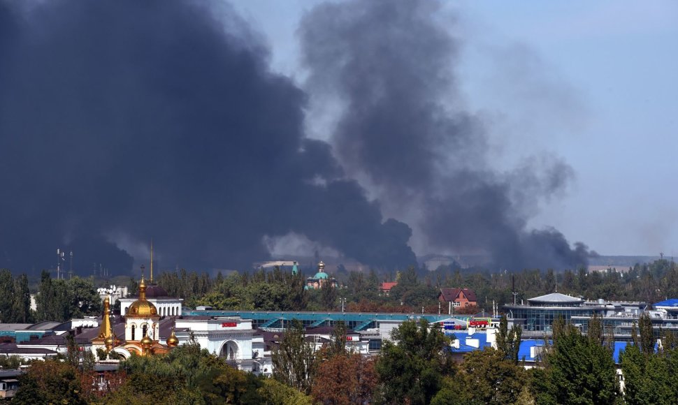 Juodi dūmai virš Donecko