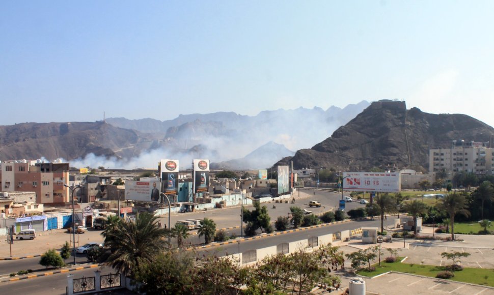 Liepsnos Jemeno mieste Adene