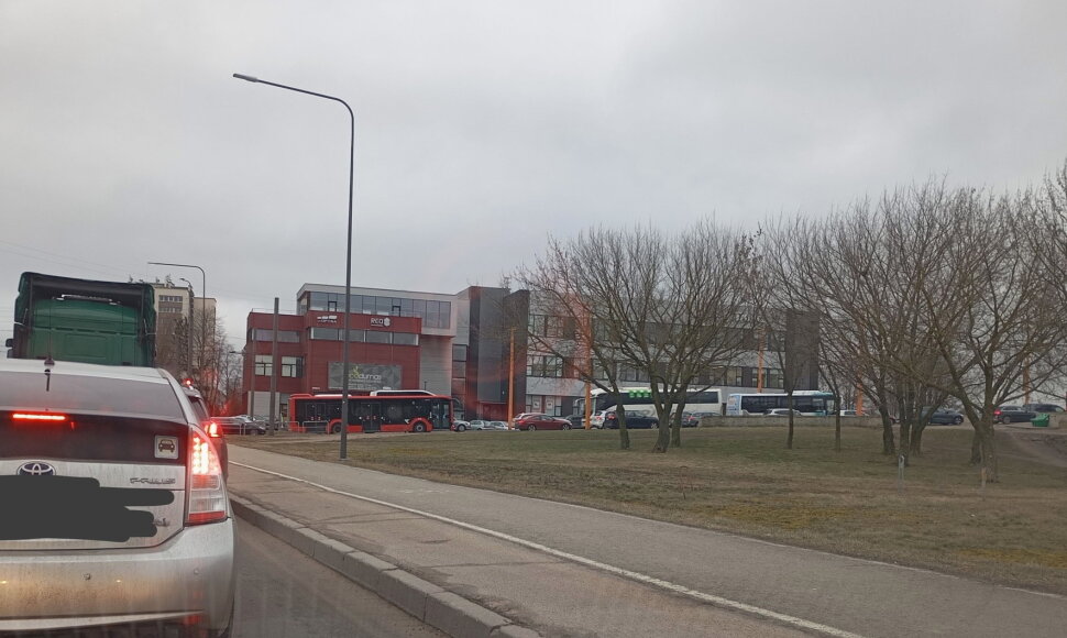 Spūstis avarijos prieigose
