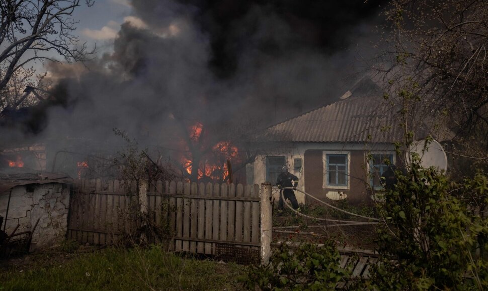 Karas Ukrainoje / ROMAN PILIPEY / AFP