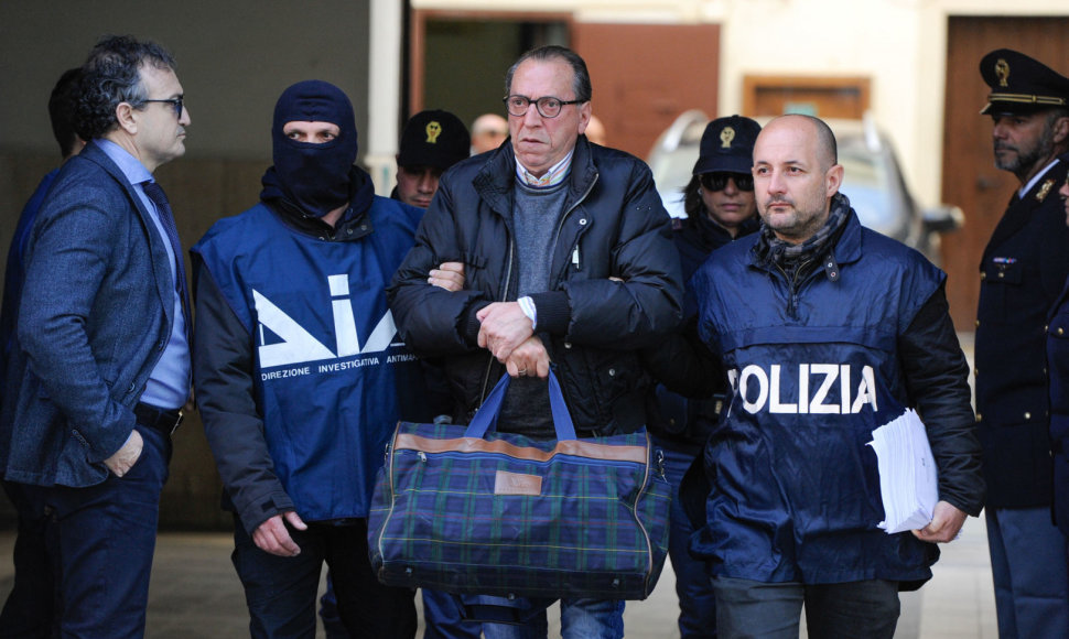 Italijos policija areštavo 22 mafiozus
